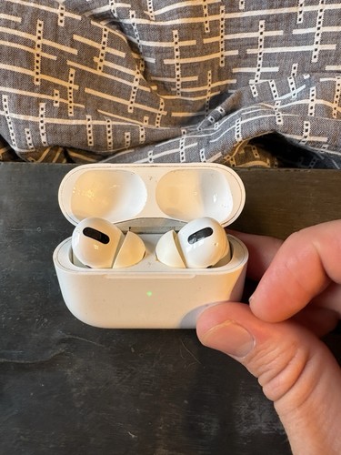 Used apple airpods - used,